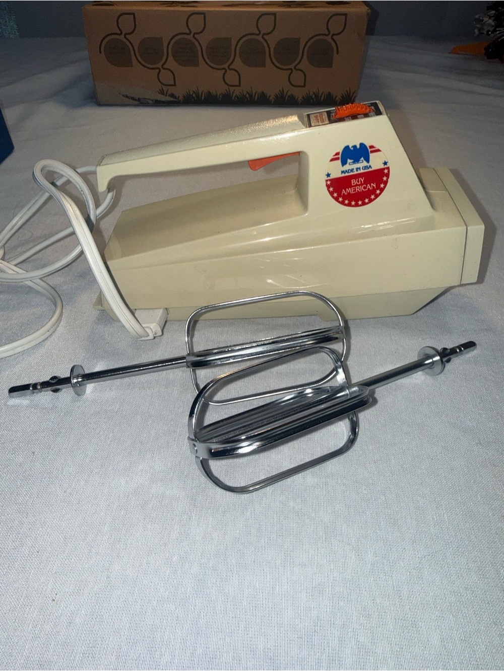 Vintage Hamilton Beach PowerShift Scovill Hand Mixer Model 113 Made in USA